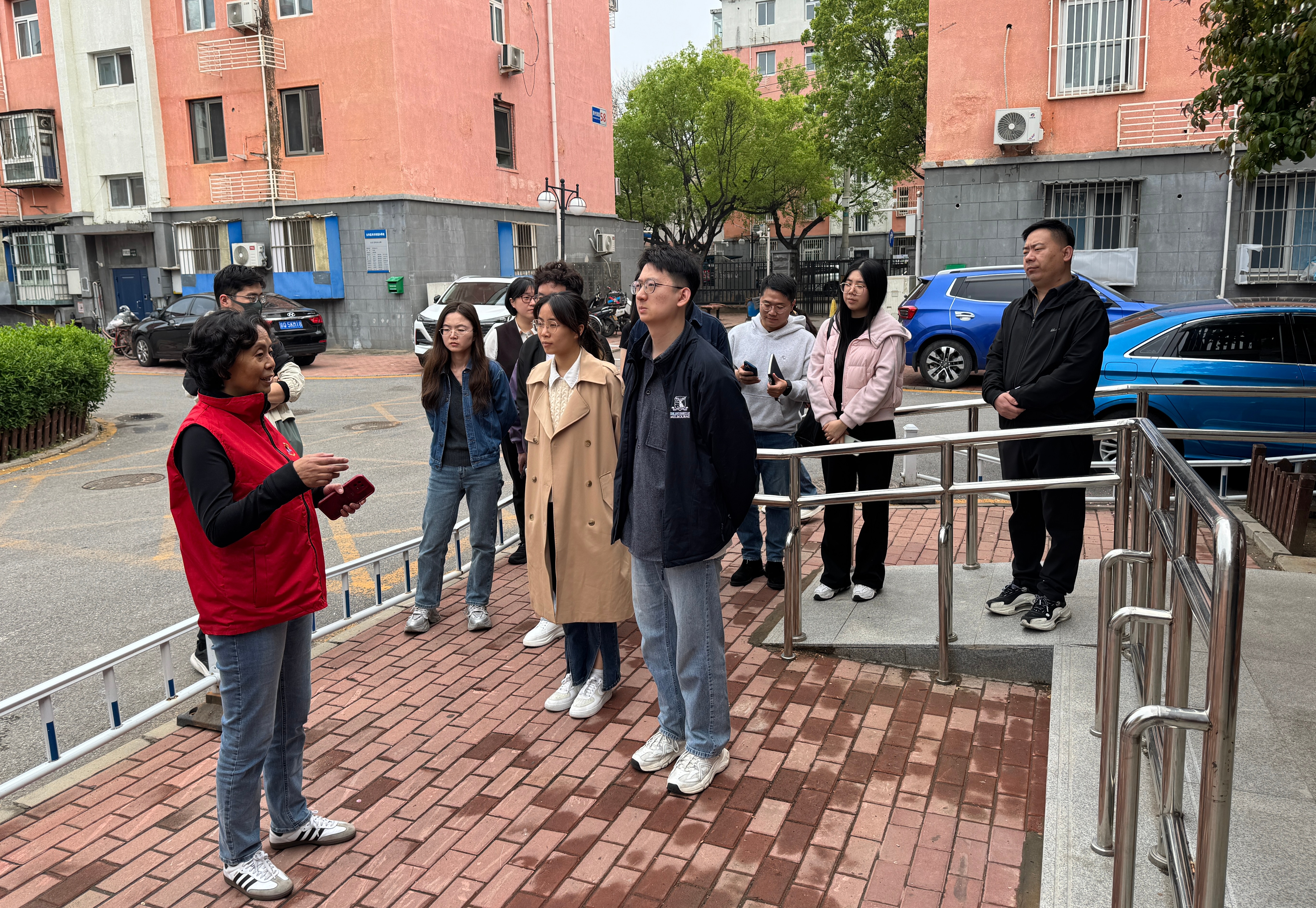 20260615-研究生学期中京内专项实践纪实-实践部-支队成员在兴丰街道黄村西里社区调研.jpg